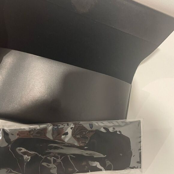 NIB Silver Mirror Cateye Moschino Sunglasses - Picture 10 of 10